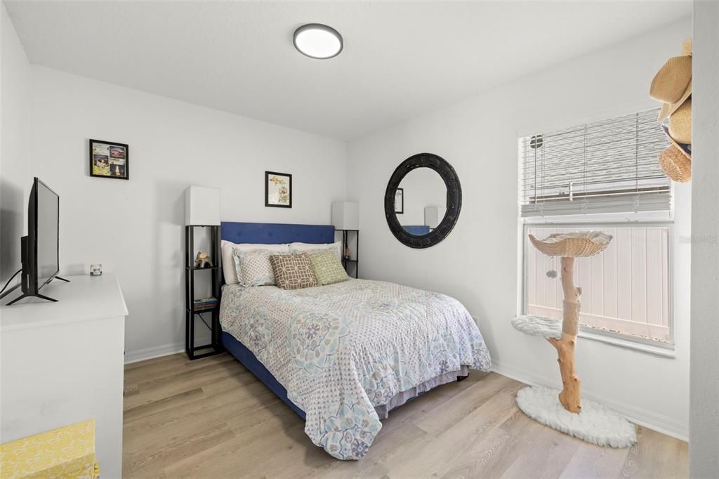 For Sale: $350,000 (3 beds, 2 baths, 1215 Square Feet)