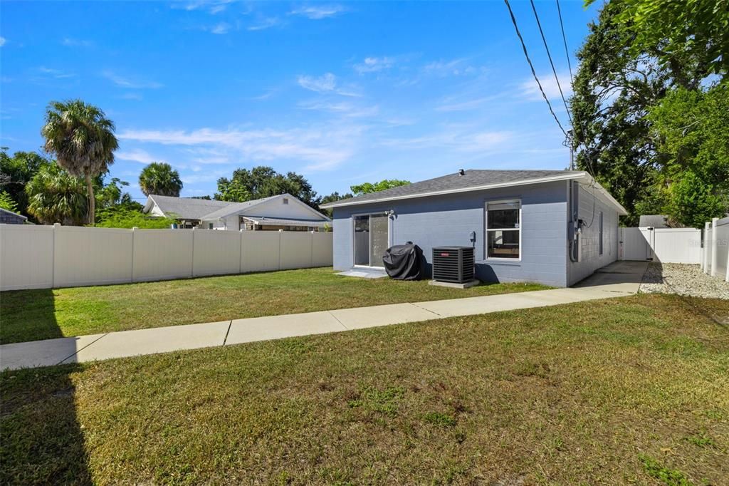 For Sale: $350,000 (3 beds, 2 baths, 1215 Square Feet)