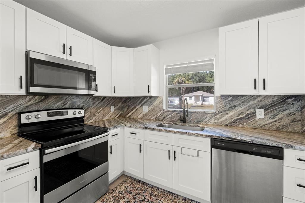 For Sale: $350,000 (3 beds, 2 baths, 1215 Square Feet)