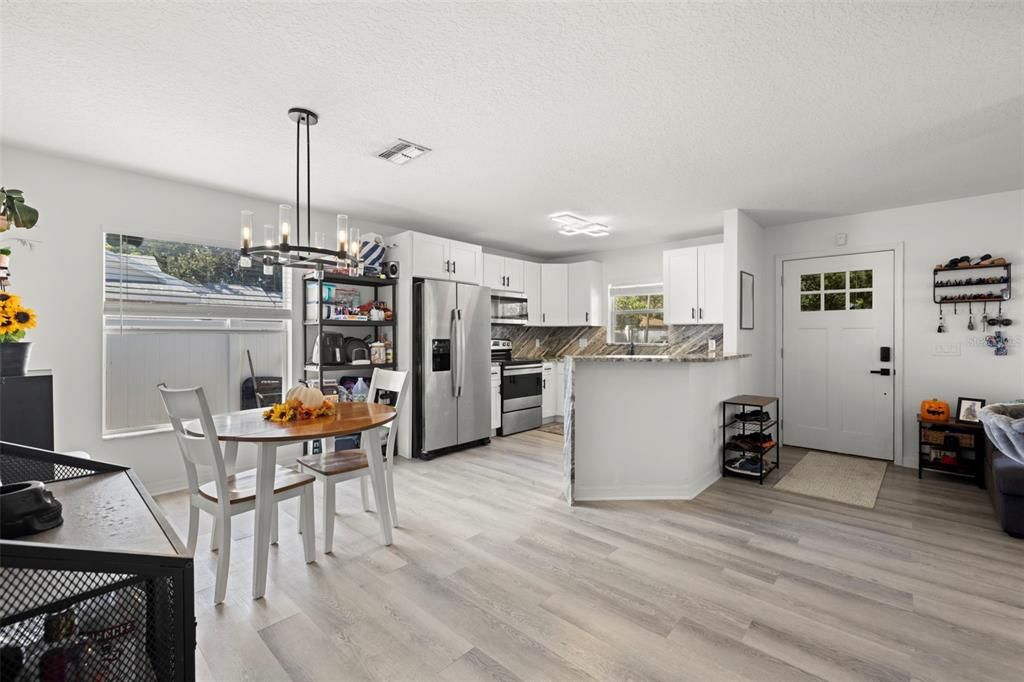 For Sale: $350,000 (3 beds, 2 baths, 1215 Square Feet)