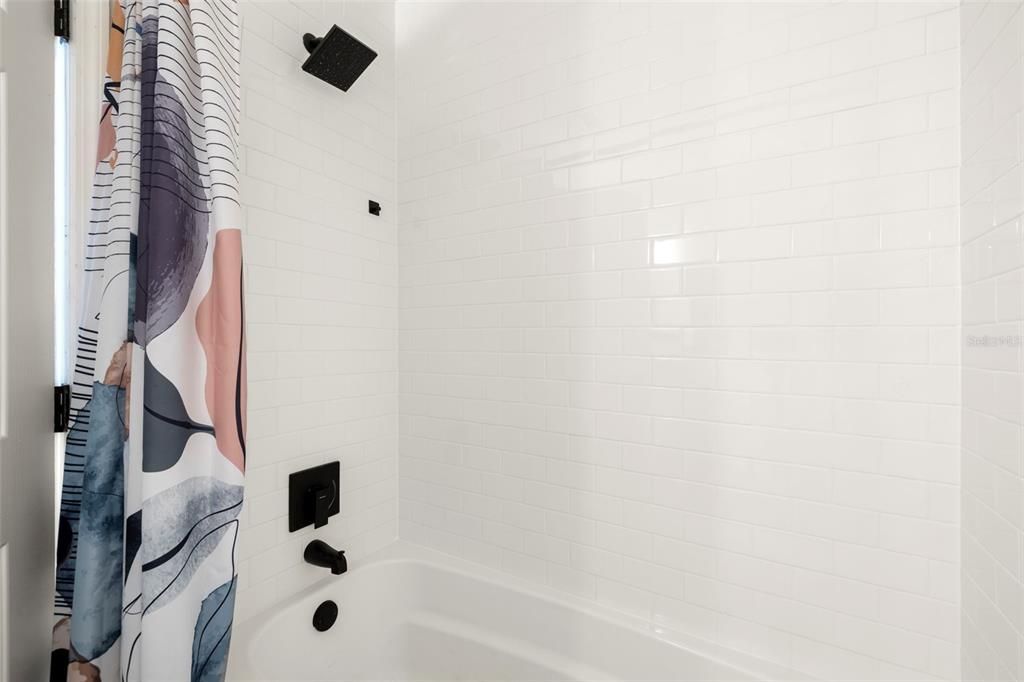 For Sale: $350,000 (3 beds, 2 baths, 1215 Square Feet)