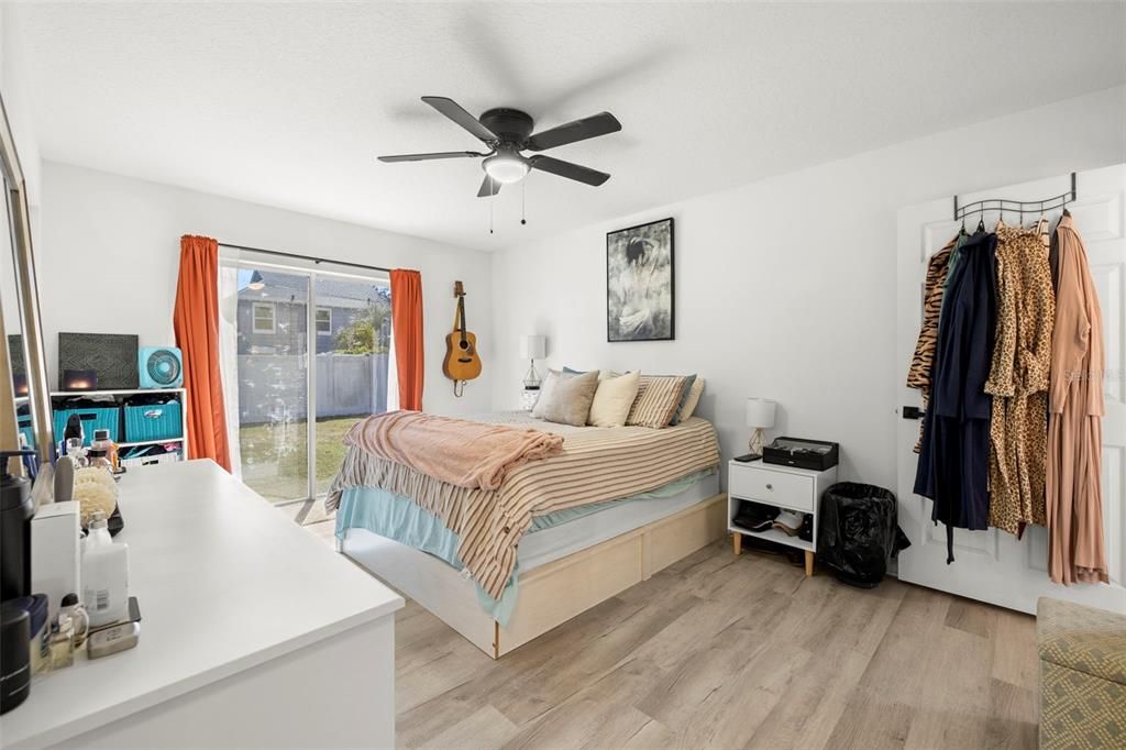 For Sale: $350,000 (3 beds, 2 baths, 1215 Square Feet)