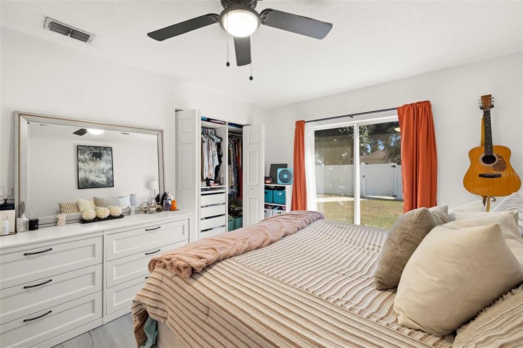 For Sale: $350,000 (3 beds, 2 baths, 1215 Square Feet)