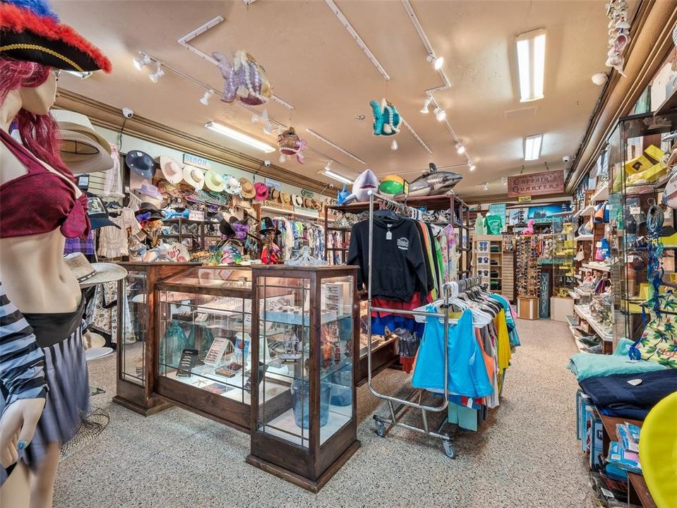 Под контрактом: $965,000 (0 спален, 0 ванн, 1216 Квадратных фут)