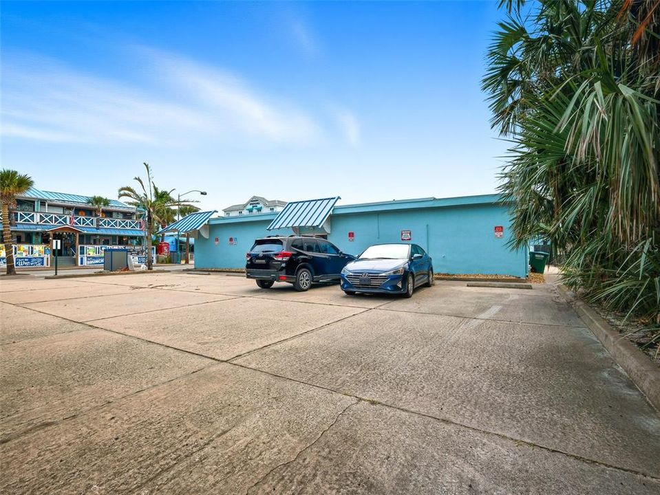 Под контрактом: $965,000 (0 спален, 0 ванн, 1216 Квадратных фут)