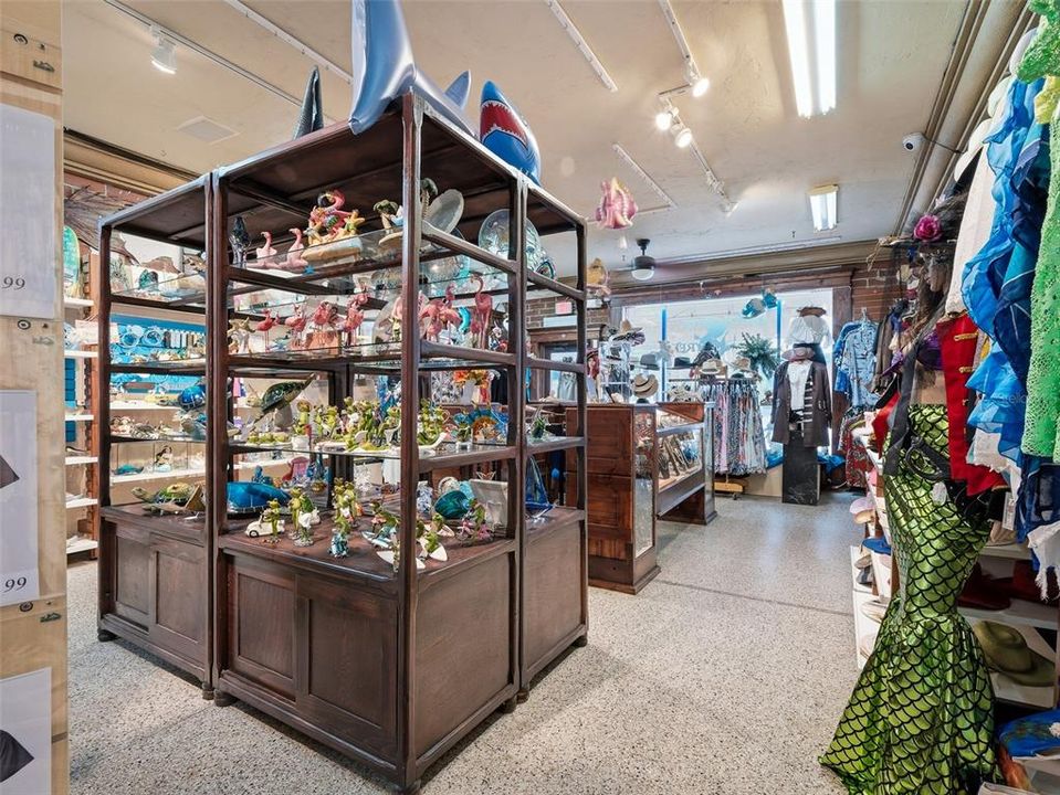 Под контрактом: $965,000 (0 спален, 0 ванн, 1216 Квадратных фут)