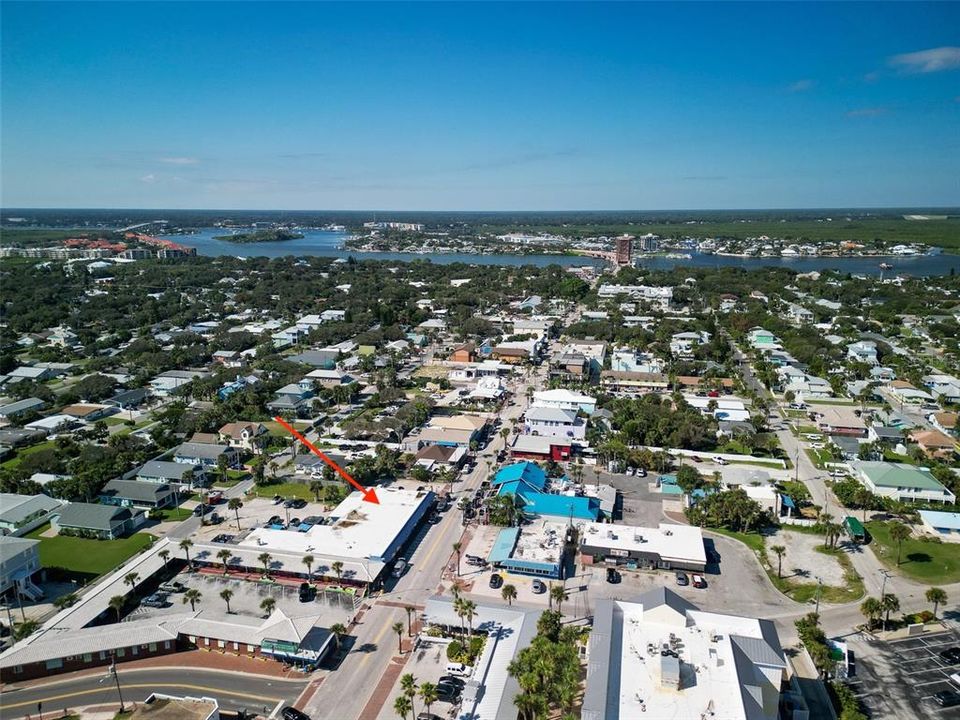 Под контрактом: $965,000 (0 спален, 0 ванн, 1216 Квадратных фут)