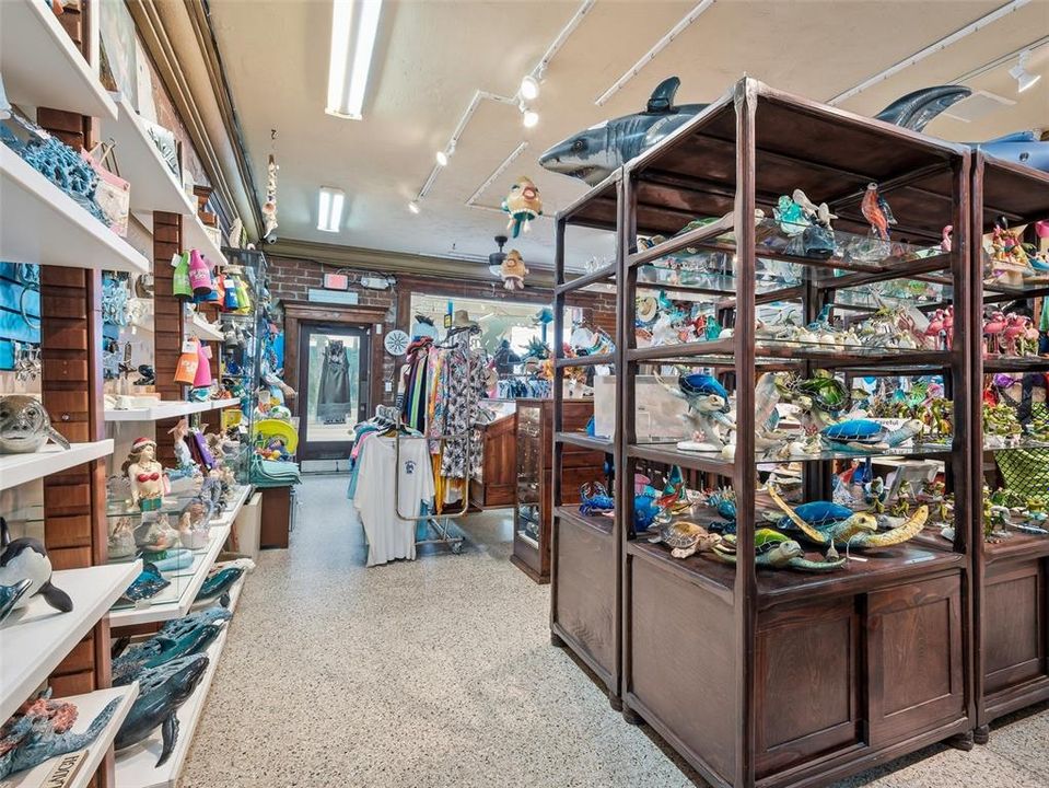 Под контрактом: $965,000 (0 спален, 0 ванн, 1216 Квадратных фут)