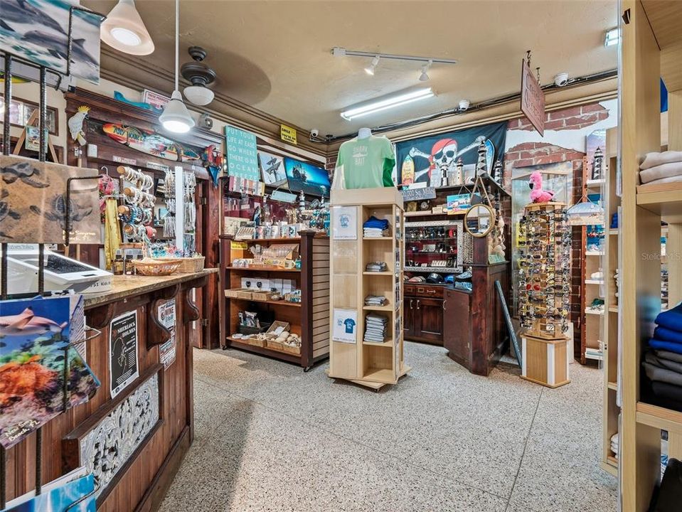 Под контрактом: $965,000 (0 спален, 0 ванн, 1216 Квадратных фут)