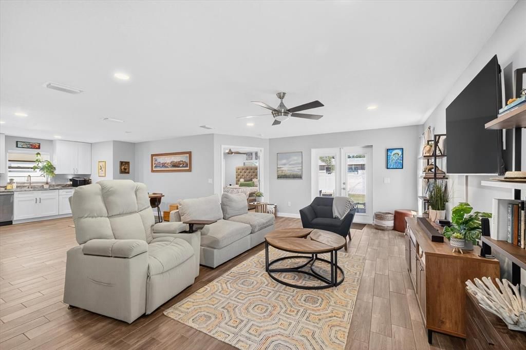 For Sale: $575,000 (3 beds, 2 baths, 1504 Square Feet)