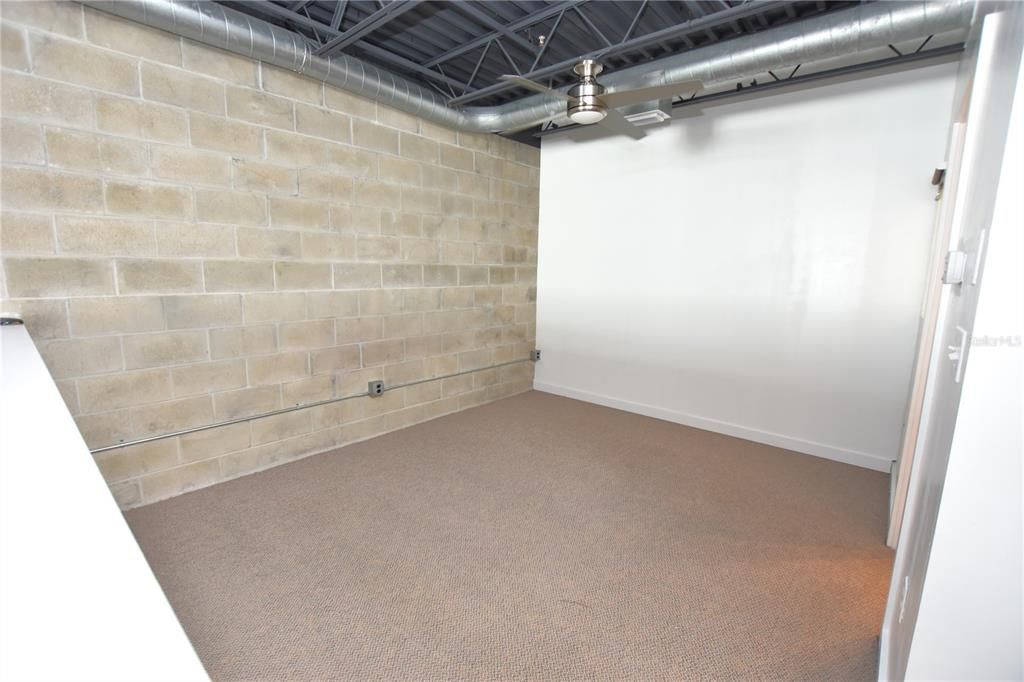 合同活跃: $2,700 (2 贝兹, 2 浴室, 1259 平方英尺)