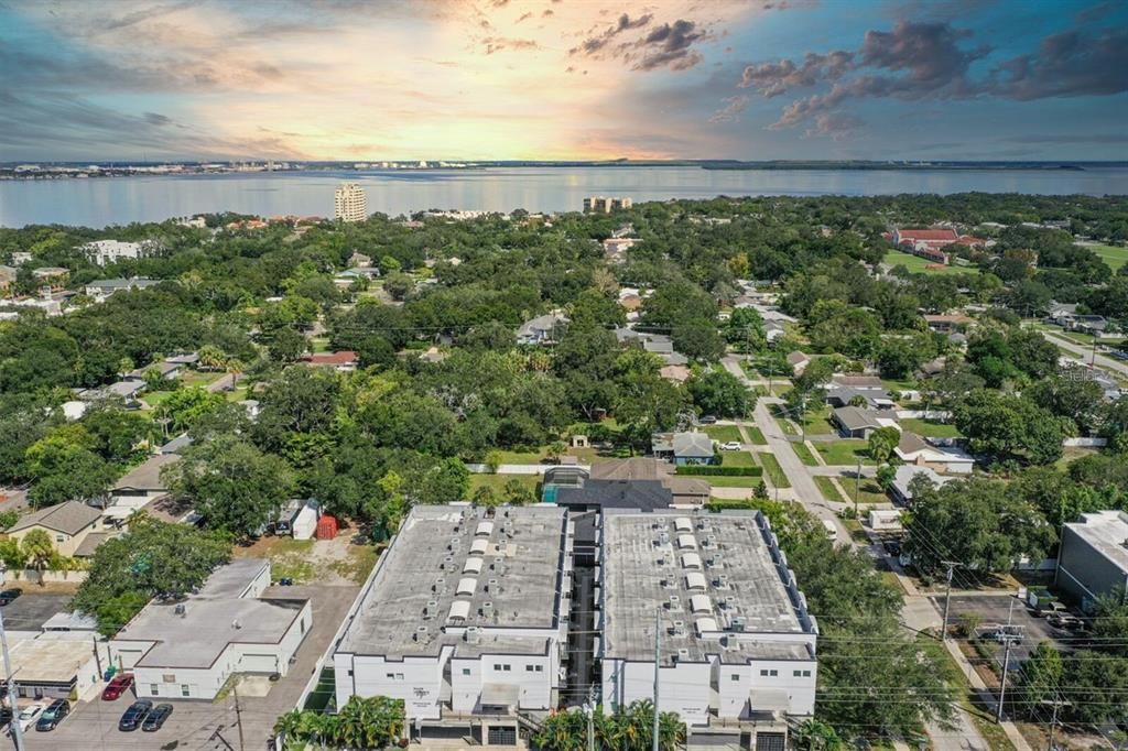 合同活跃: $2,700 (2 贝兹, 2 浴室, 1259 平方英尺)