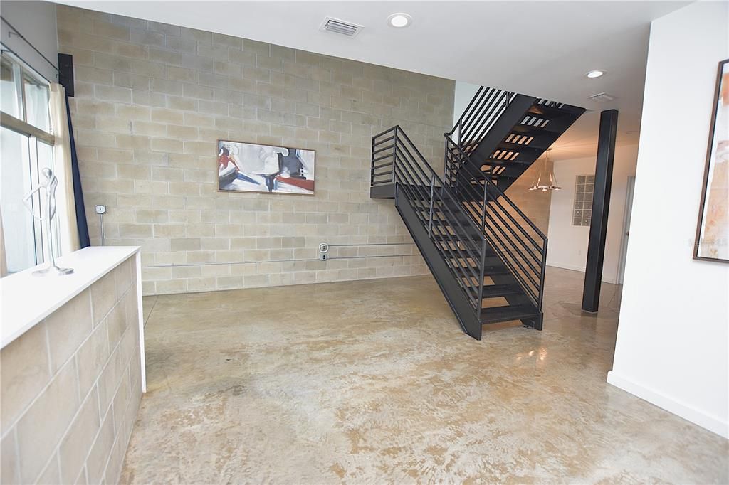 合同活跃: $2,700 (2 贝兹, 2 浴室, 1259 平方英尺)