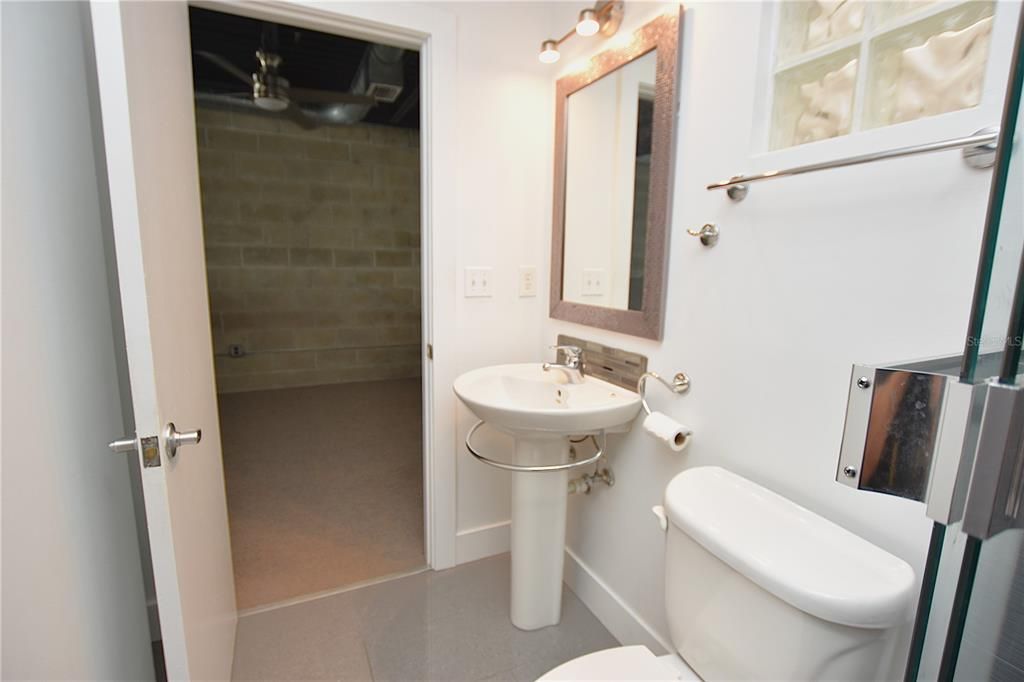 合同活跃: $2,700 (2 贝兹, 2 浴室, 1259 平方英尺)