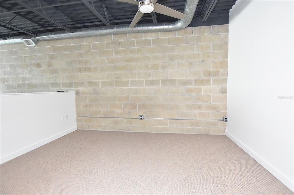 合同活跃: $2,700 (2 贝兹, 2 浴室, 1259 平方英尺)