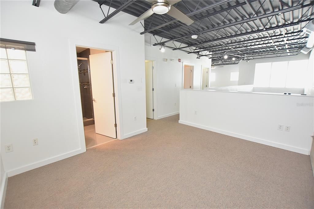 合同活跃: $2,700 (2 贝兹, 2 浴室, 1259 平方英尺)