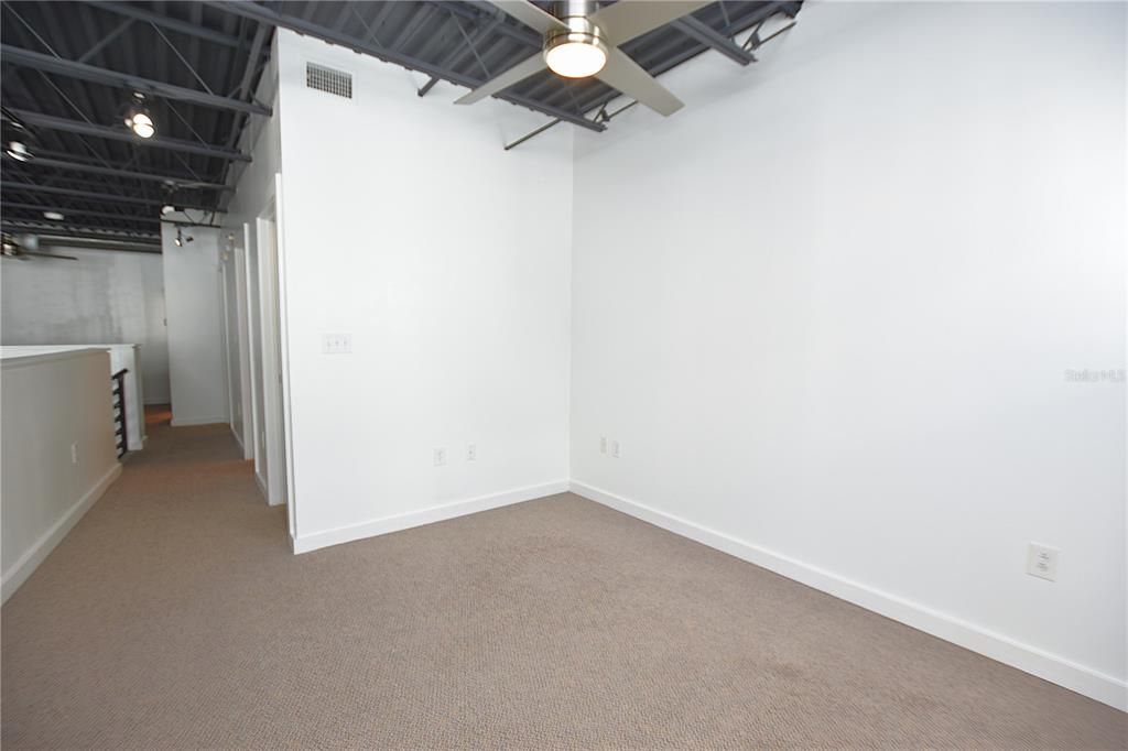 合同活跃: $2,700 (2 贝兹, 2 浴室, 1259 平方英尺)