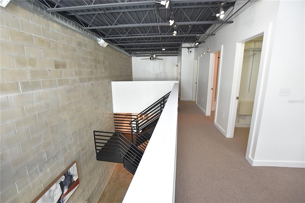 合同活跃: $2,700 (2 贝兹, 2 浴室, 1259 平方英尺)