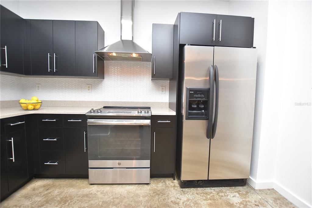 合同活跃: $2,700 (2 贝兹, 2 浴室, 1259 平方英尺)