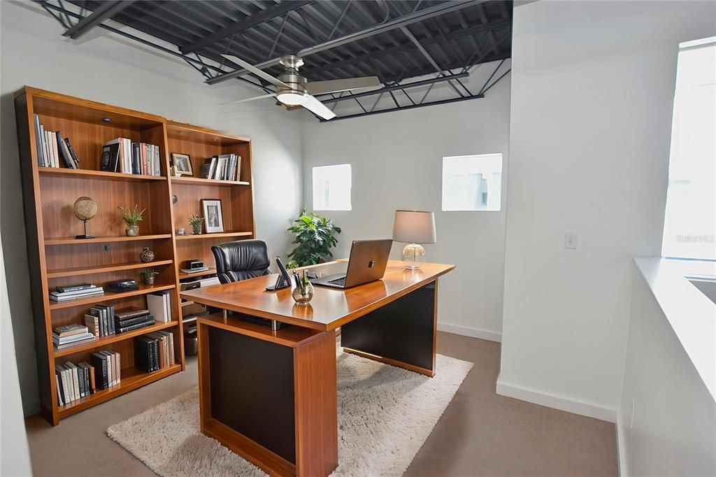 合同活跃: $2,700 (2 贝兹, 2 浴室, 1259 平方英尺)