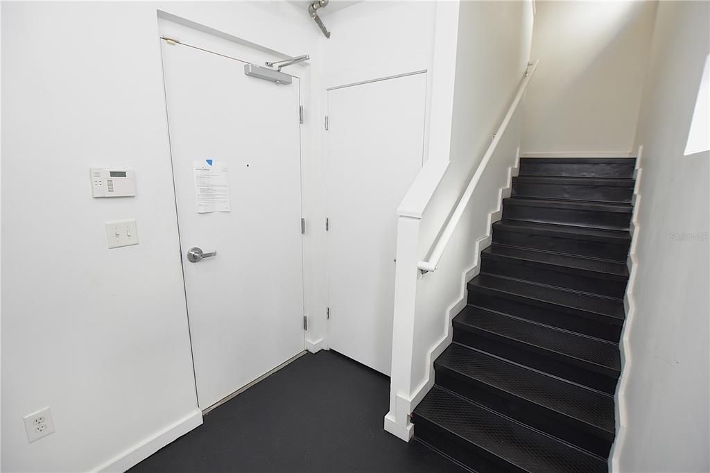 合同活跃: $2,700 (2 贝兹, 2 浴室, 1259 平方英尺)