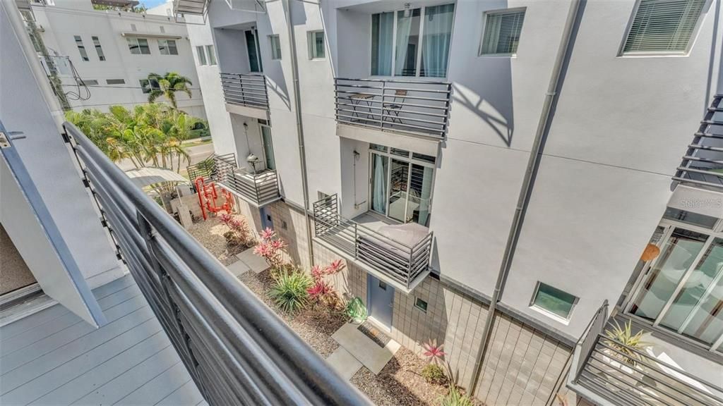 合同活跃: $2,700 (2 贝兹, 2 浴室, 1259 平方英尺)