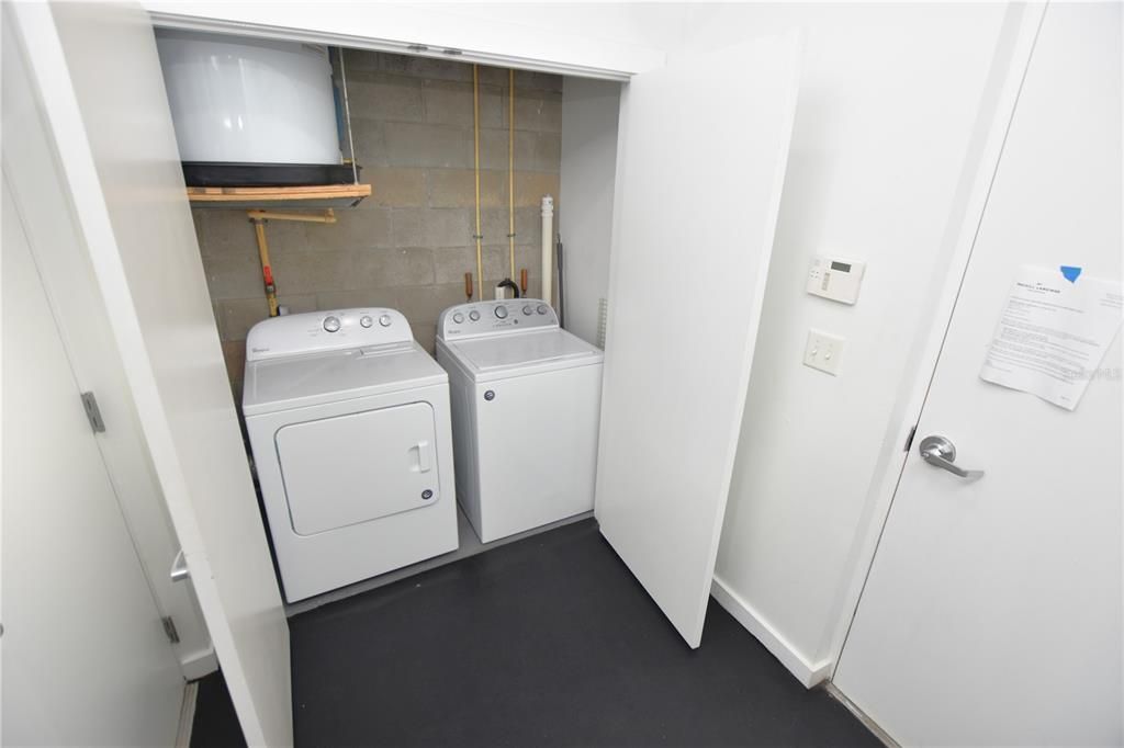 合同活跃: $2,700 (2 贝兹, 2 浴室, 1259 平方英尺)