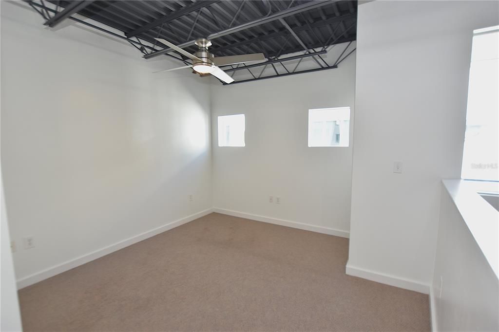 合同活跃: $2,700 (2 贝兹, 2 浴室, 1259 平方英尺)