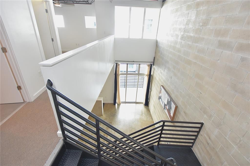 合同活跃: $2,700 (2 贝兹, 2 浴室, 1259 平方英尺)