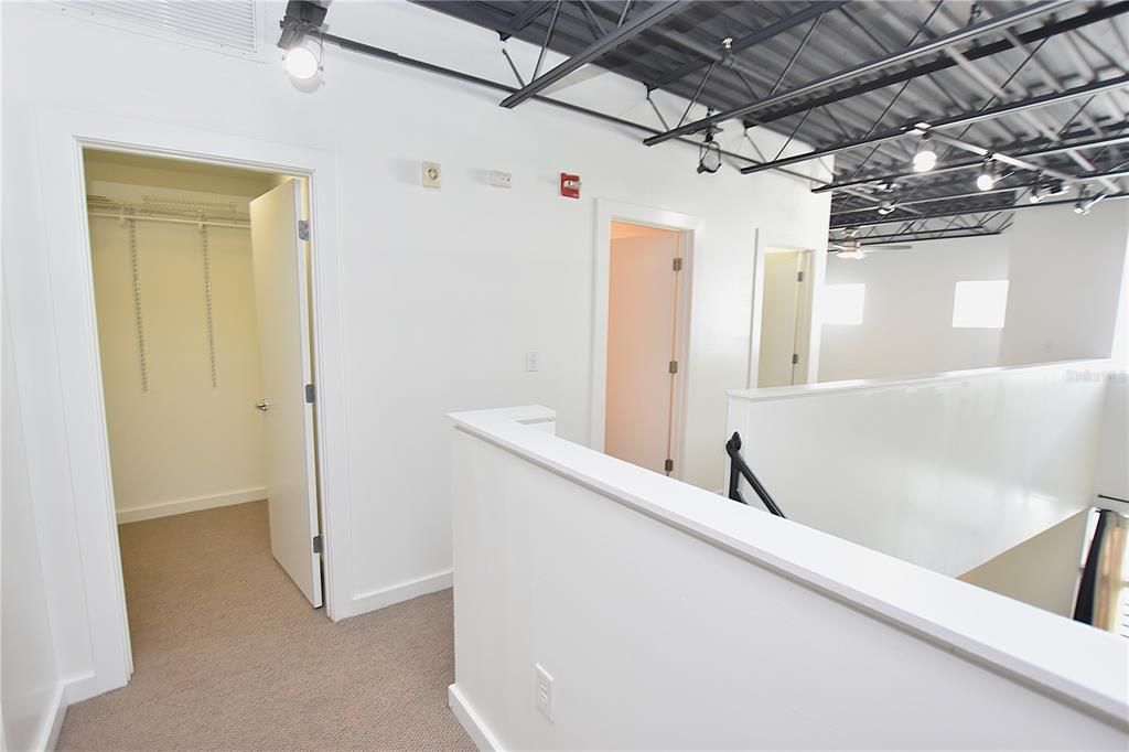 合同活跃: $2,700 (2 贝兹, 2 浴室, 1259 平方英尺)