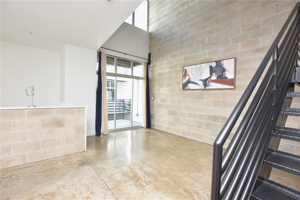 合同活跃: $2,700 (2 贝兹, 2 浴室, 1259 平方英尺)