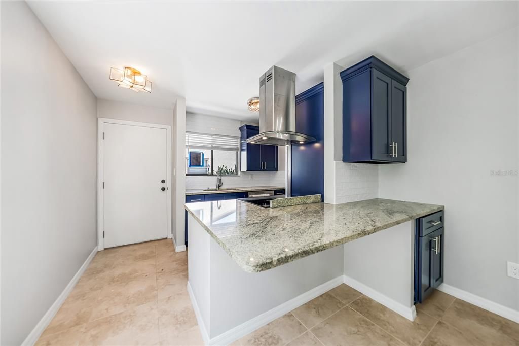 待售: $190,000 (2 贝兹, 1 浴室, 825 平方英尺)