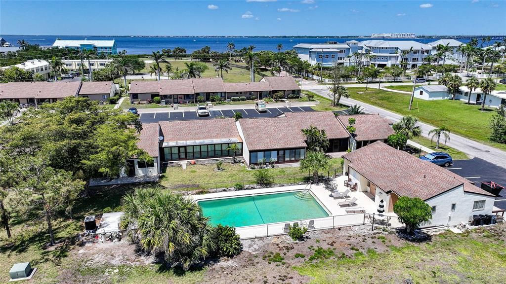 待售: $190,000 (2 贝兹, 1 浴室, 825 平方英尺)