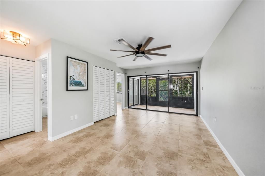 待售: $190,000 (2 贝兹, 1 浴室, 825 平方英尺)