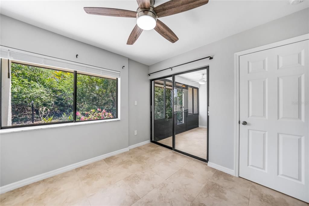 待售: $190,000 (2 贝兹, 1 浴室, 825 平方英尺)