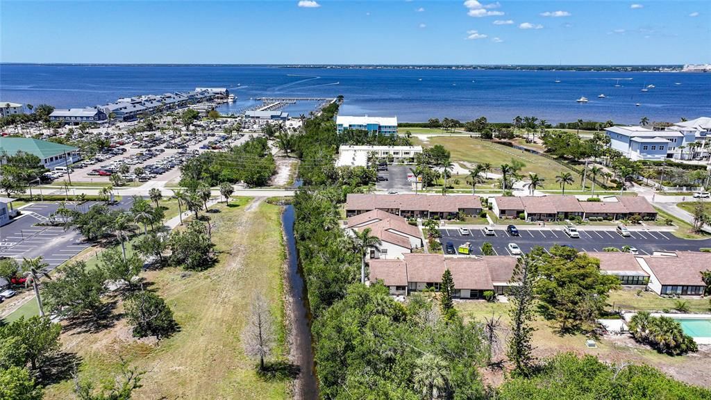 待售: $190,000 (2 贝兹, 1 浴室, 825 平方英尺)