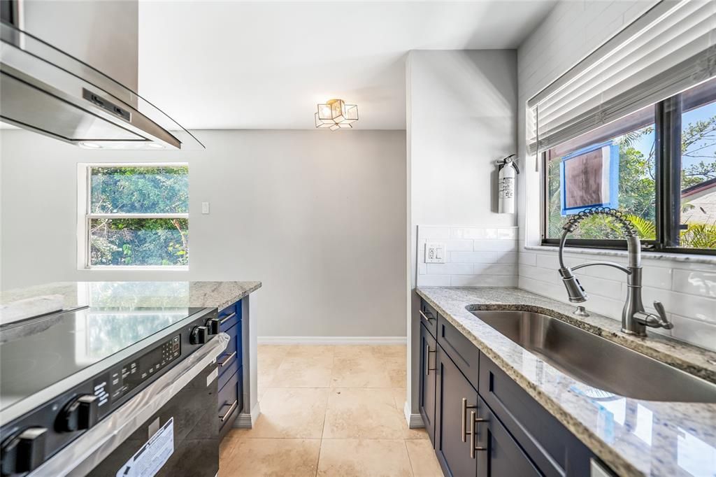 待售: $190,000 (2 贝兹, 1 浴室, 825 平方英尺)