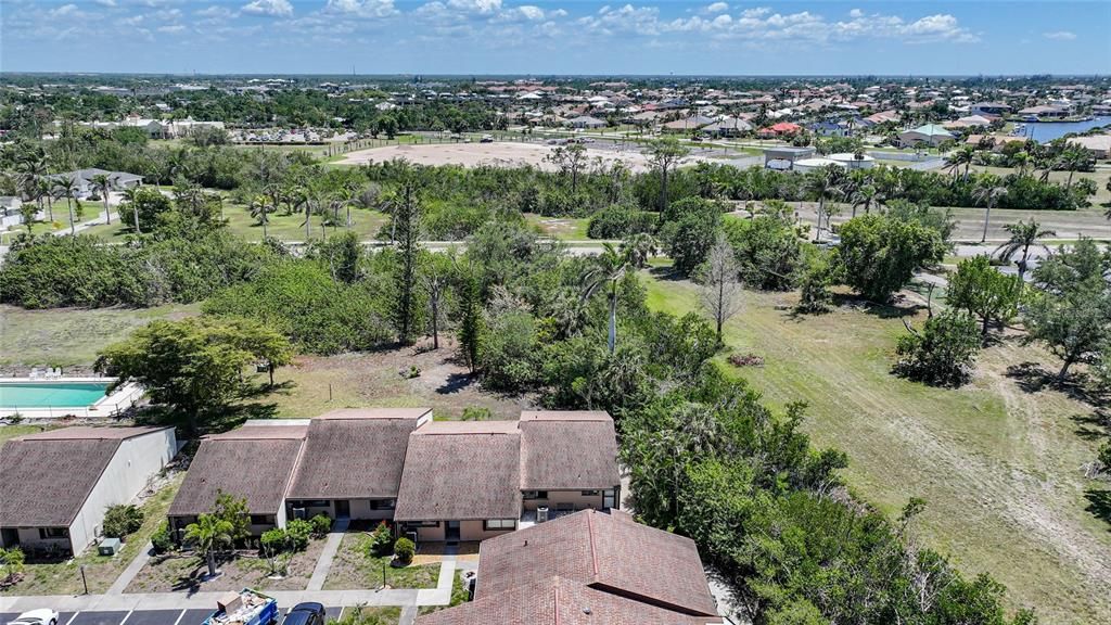 待售: $190,000 (2 贝兹, 1 浴室, 825 平方英尺)