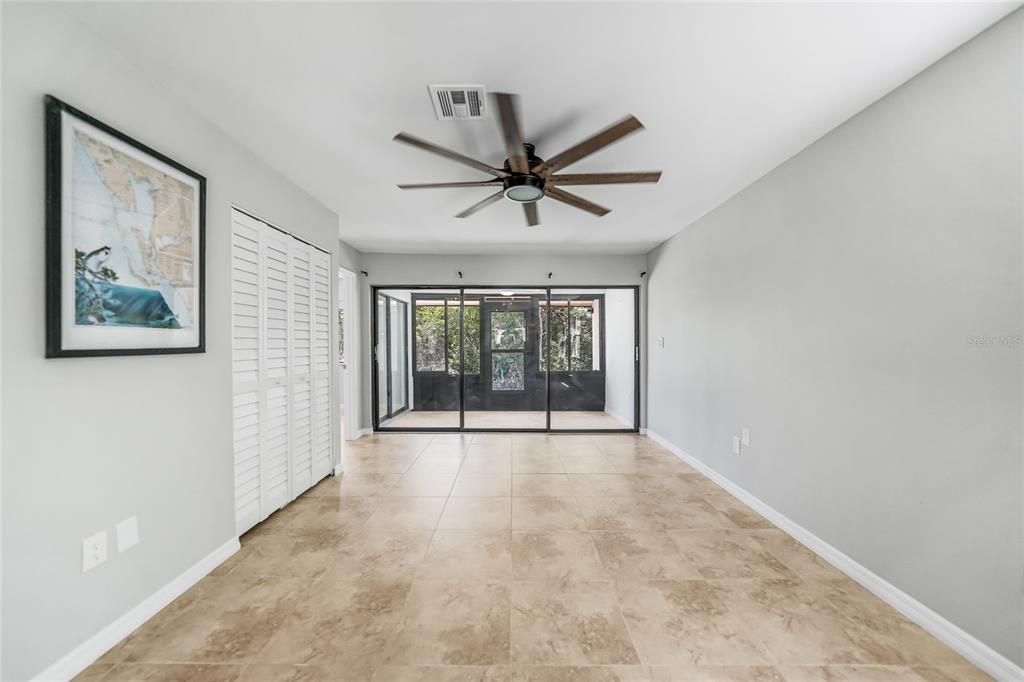 待售: $190,000 (2 贝兹, 1 浴室, 825 平方英尺)