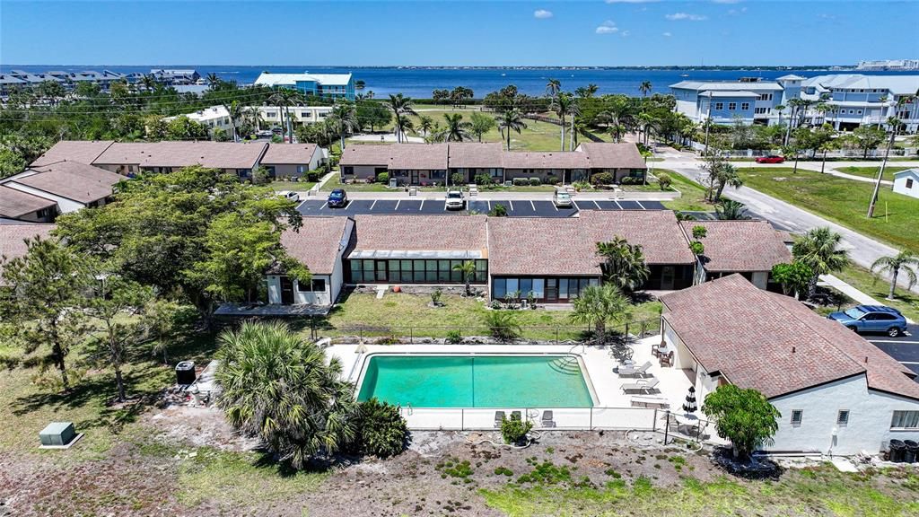 待售: $190,000 (2 贝兹, 1 浴室, 825 平方英尺)