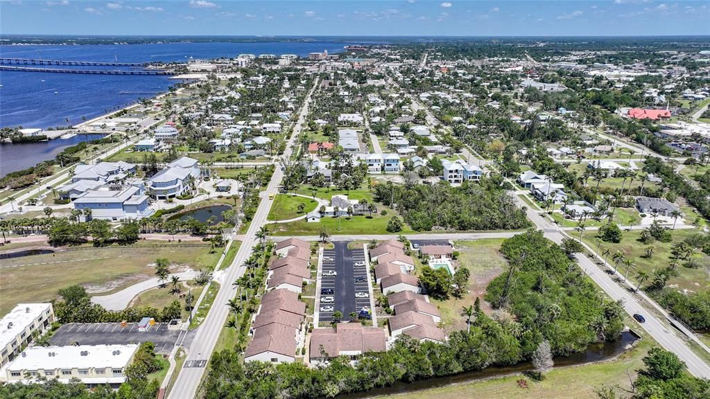 待售: $190,000 (2 贝兹, 1 浴室, 825 平方英尺)