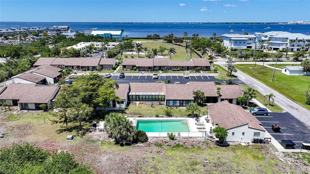 待售: $190,000 (2 贝兹, 1 浴室, 825 平方英尺)