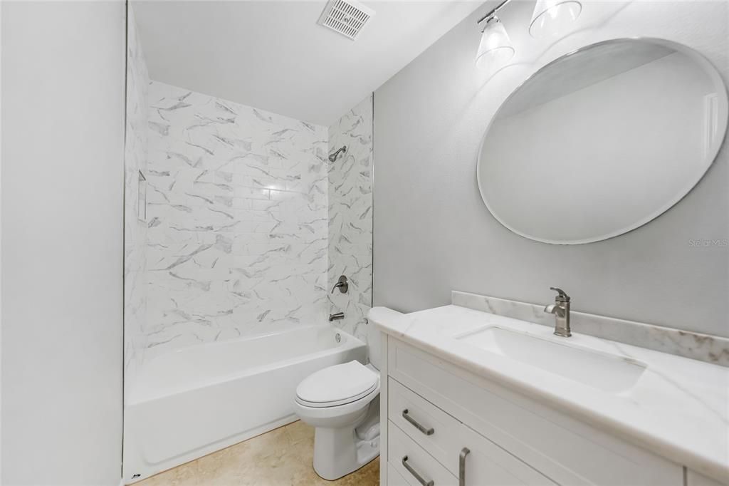 待售: $190,000 (2 贝兹, 1 浴室, 825 平方英尺)