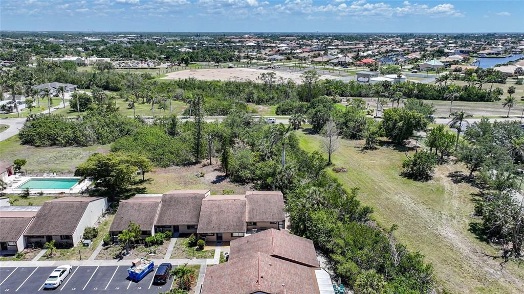 待售: $190,000 (2 贝兹, 1 浴室, 825 平方英尺)