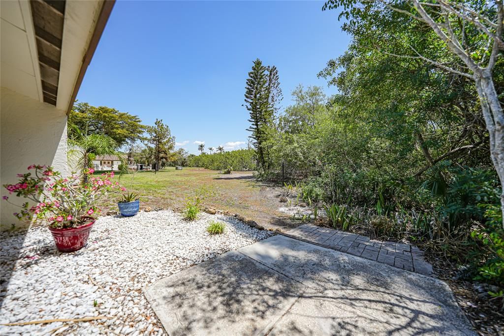 待售: $190,000 (2 贝兹, 1 浴室, 825 平方英尺)