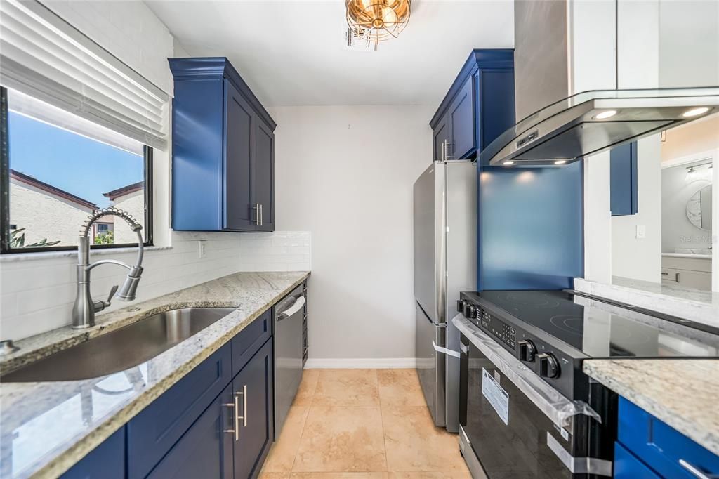 待售: $190,000 (2 贝兹, 1 浴室, 825 平方英尺)