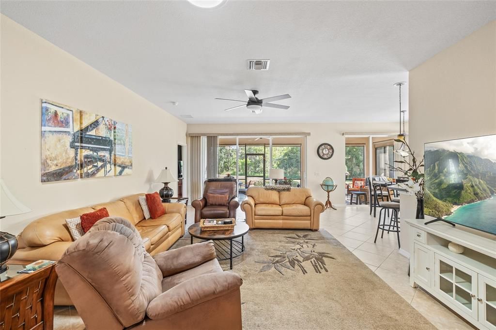 En Venta: $379,000 (3 camas, 2 baños, 1833 Pies cuadrados)