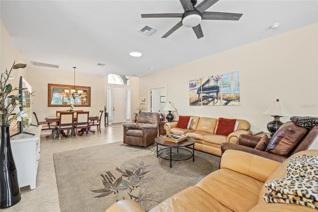 En Venta: $379,000 (3 camas, 2 baños, 1833 Pies cuadrados)