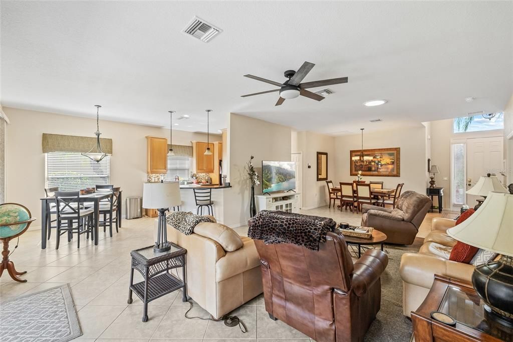 En Venta: $379,000 (3 camas, 2 baños, 1833 Pies cuadrados)