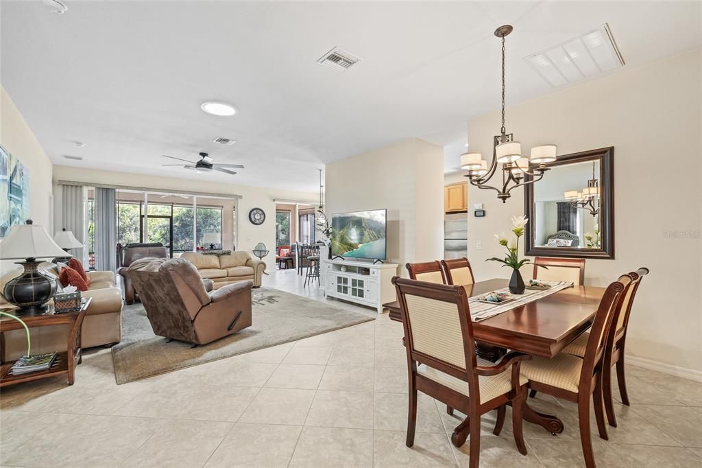 En Venta: $379,000 (3 camas, 2 baños, 1833 Pies cuadrados)